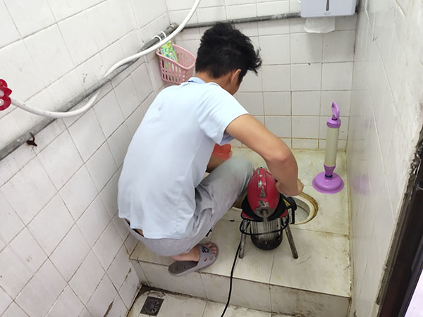 黔南肥皂掉到马桶里把马桶堵住了怎么办？马桶堵住了怎么办